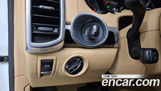 Porsche Cayenne 2016 — photo 14