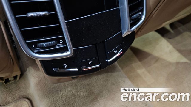 Porsche Cayenne 2016 — photo 18