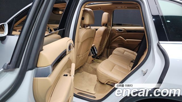 Porsche Cayenne 2016 — photo 19