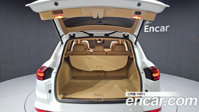 Porsche Cayenne 2016 — photo 20