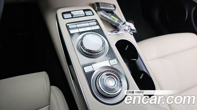 Genesis GV70 2022 — photo 12