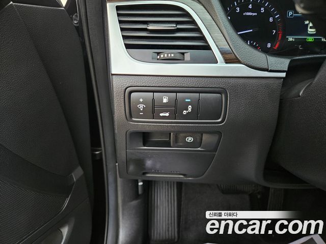 Genesis G80 2018 — photo 16