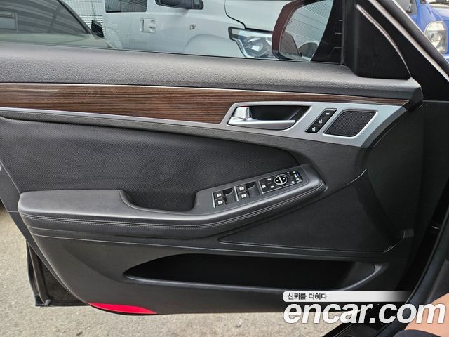 Genesis G80 2018 — photo 17
