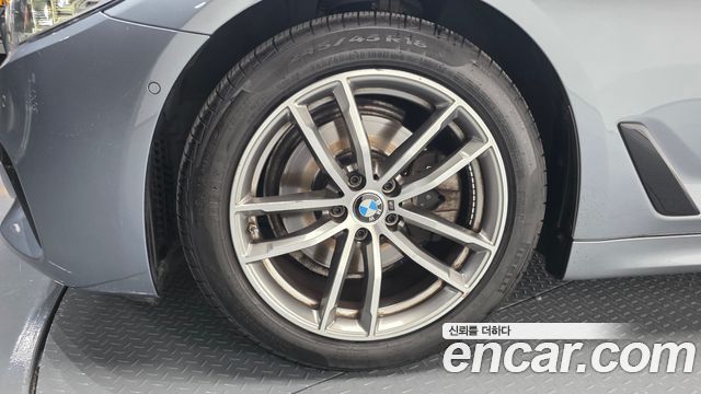 BMW 5-Series 2017 — photo 5