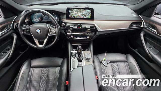 BMW 5-Series 2017 — photo 10