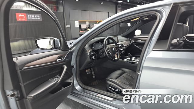 BMW 5-Series 2017 — photo 13