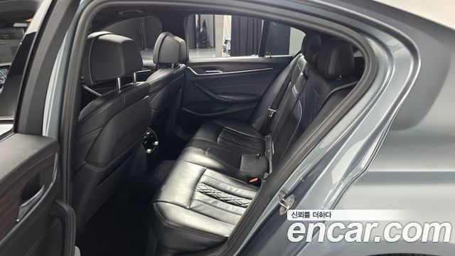 BMW 5-Series 2017 — photo 18