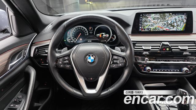 BMW 5-Series 2017 — photo 19