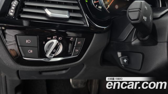 BMW 5-Series 2017 — photo 25