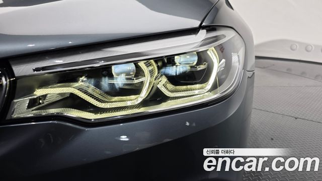 BMW 5-Series 2017 — photo 8