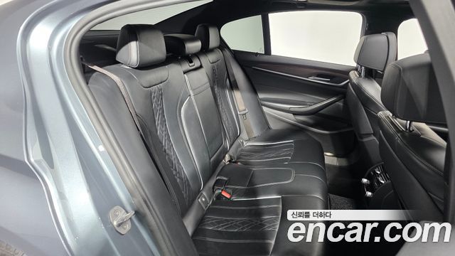 BMW 5-Series 2017 — photo 16