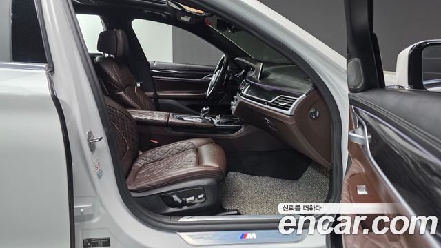 BMW 7-Series 2020 — photo 17
