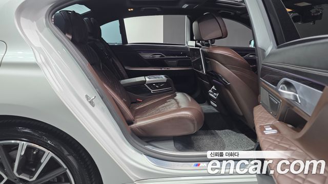 BMW 7-Series 2020 — photo 18