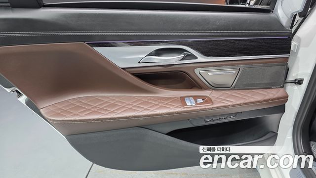 BMW 7-Series 2020 — photo 15