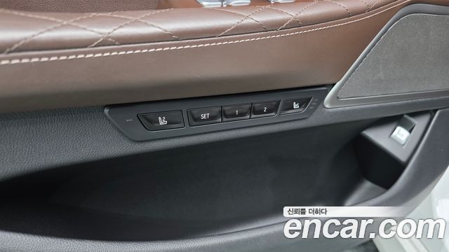 BMW 7-Series 2020 — photo 29