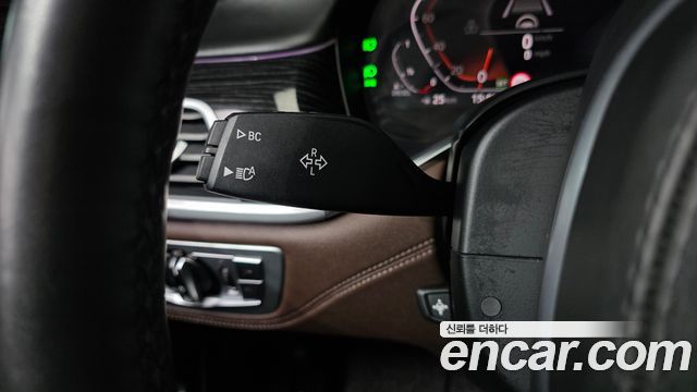 BMW 7-Series 2020 — photo 30