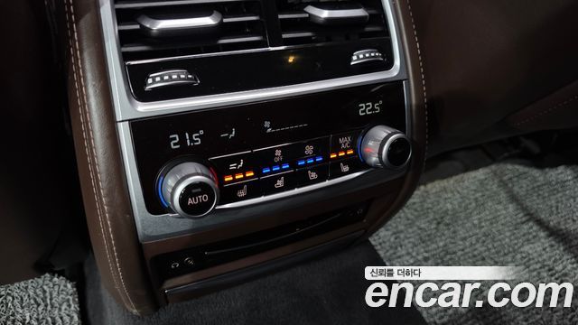 BMW 7-Series 2020 — photo 31