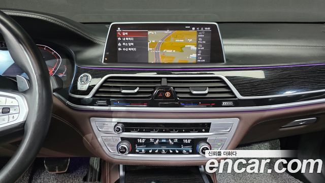 BMW 7-Series 2020 — photo 33