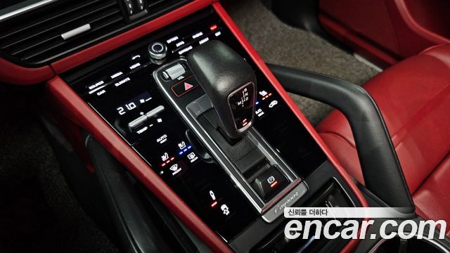 Porsche Cayenne 2020 — photo 12