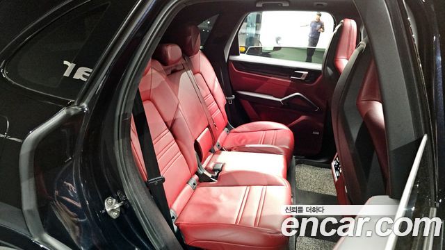 Porsche Cayenne 2020 — photo 17