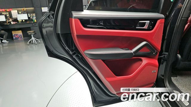 Porsche Cayenne 2020 — photo 15