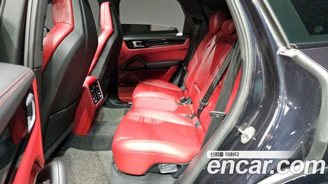 Porsche Cayenne 2020 — photo 16