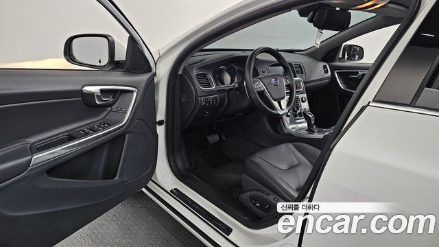 Volvo S60 2014 — photo 10