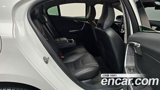 Volvo S60 2014 — photo 11