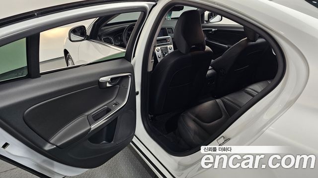 Volvo S60 2014 — photo 17