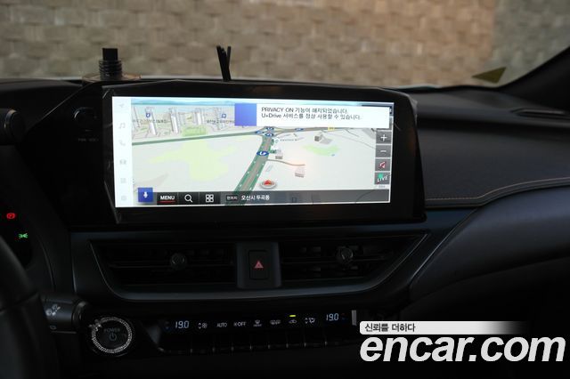 Lexus UX 2025 — photo 8