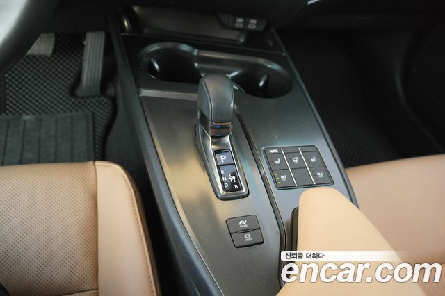 Lexus UX 2025 — photo 10