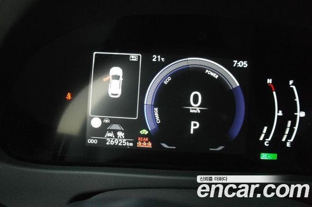 Lexus UX 2025 — photo 11