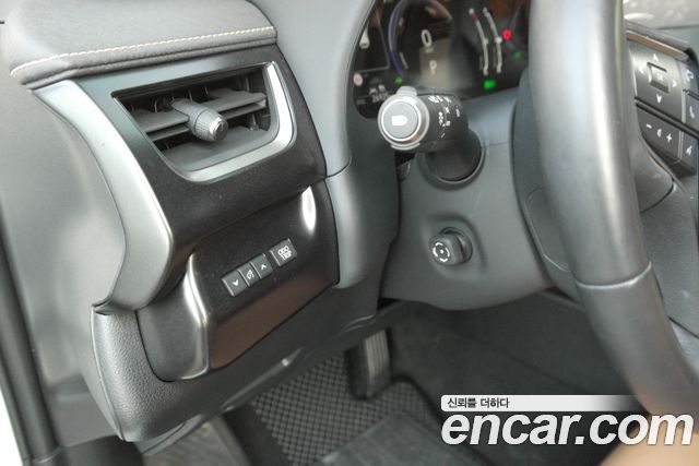 Lexus UX 2025 — photo 12
