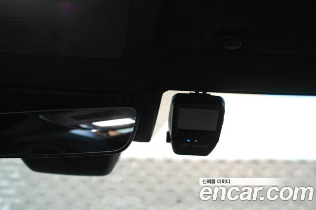 Lexus UX 2025 — photo 13