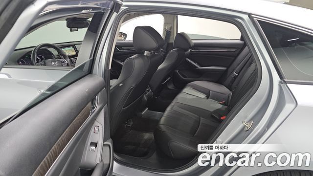 Honda Accord 2019 — photo 17