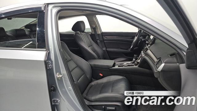 Honda Accord 2019 — photo 16