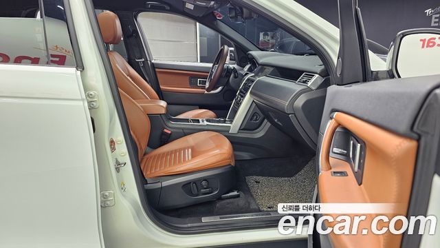 Land Rover Discovery Sport 2017 — photo 11