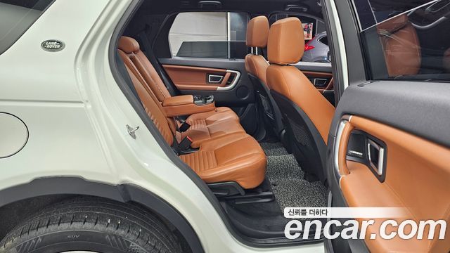 Land Rover Discovery Sport 2017 — photo 12