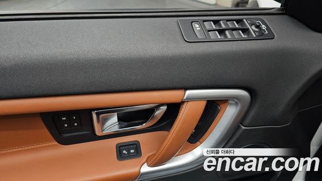 Land Rover Discovery Sport 2017 — photo 16