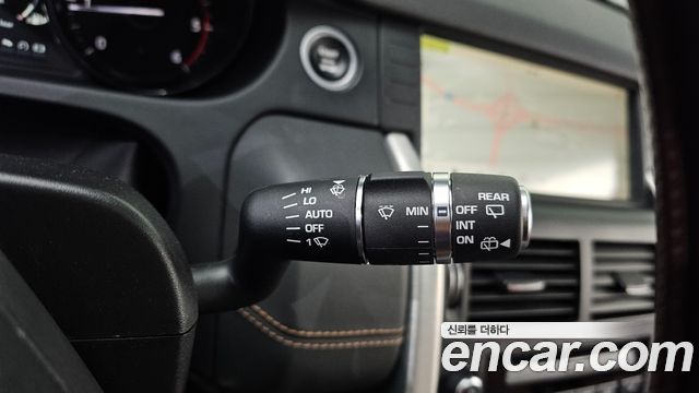 Land Rover Discovery Sport 2017 — photo 17
