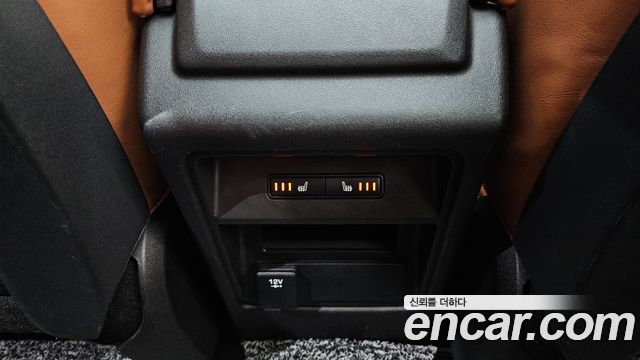 Land Rover Discovery Sport 2017 — photo 18