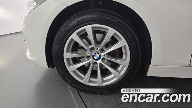 BMW 3-Series 2018 — photo 5