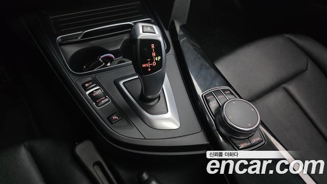 BMW 3-Series 2018 — photo 9
