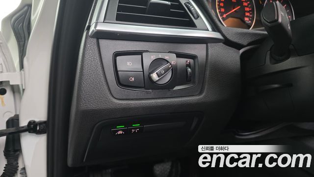 BMW 3-Series 2018 — photo 16