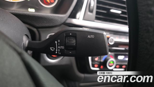 BMW 3-Series 2018 — photo 19