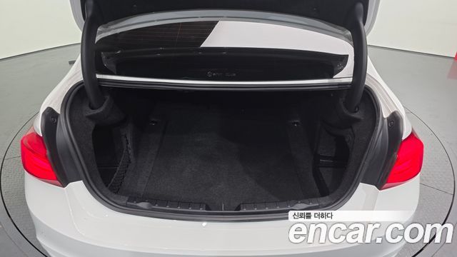 BMW 3-Series 2018 — photo 20