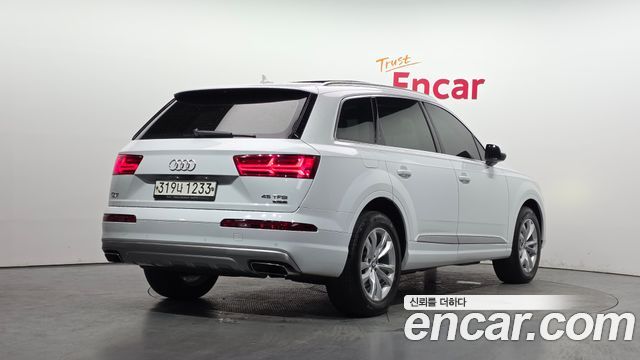 Audi Q7 2019 — photo 2
