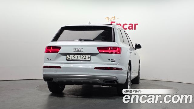 Audi Q7 2019 — photo 4