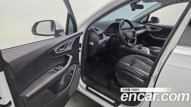 Audi Q7 2019 — photo 10