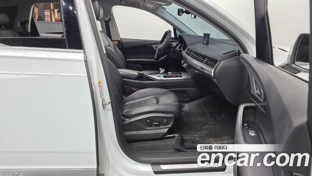 Audi Q7 2019 — photo 11